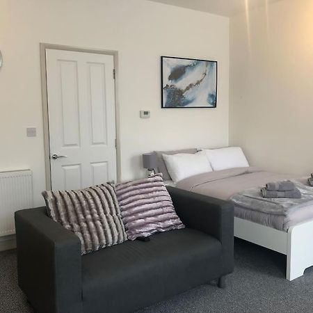 Newly Renovated Modern Studio Apartment Пензанс Екстериор снимка