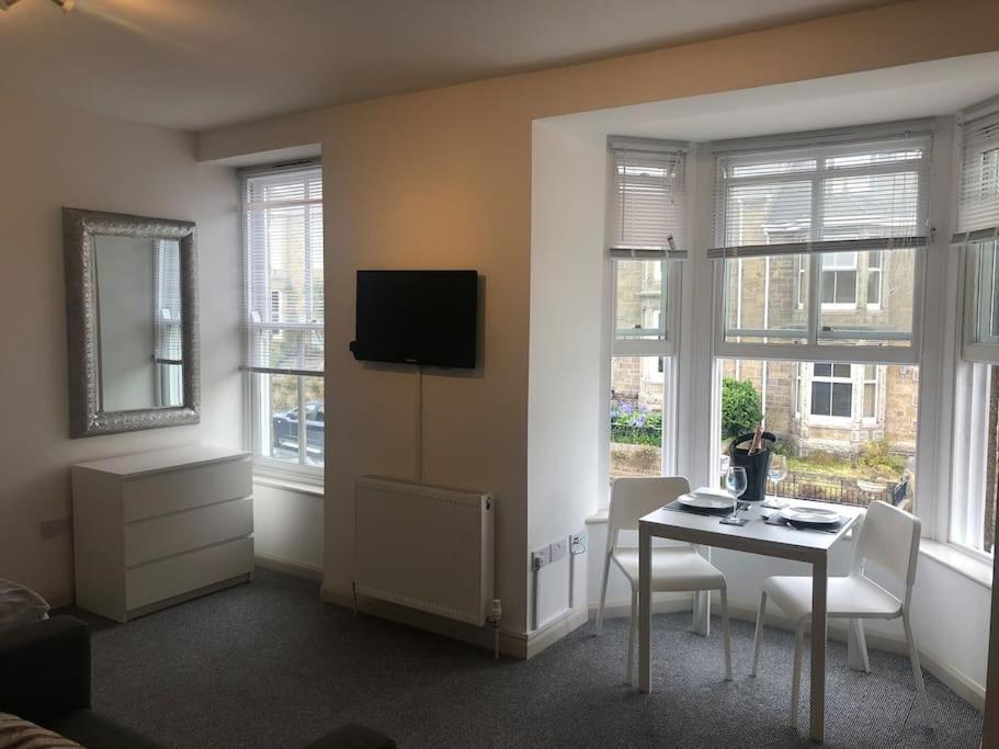 Newly Renovated Modern Studio Apartment Пензанс Екстериор снимка
