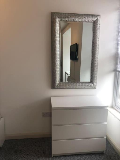 Newly Renovated Modern Studio Apartment Пензанс Екстериор снимка